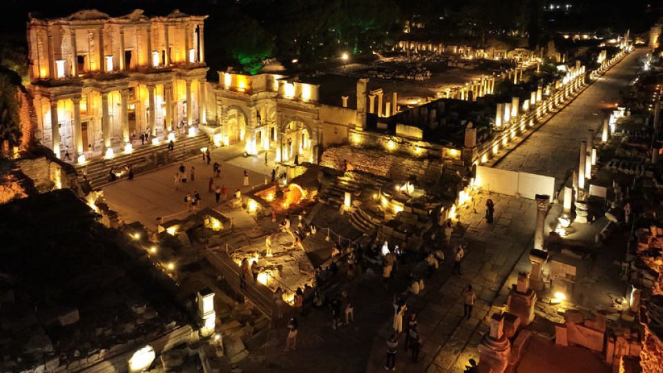Efes Antik Kenti'nde gece müzeciliği başladı