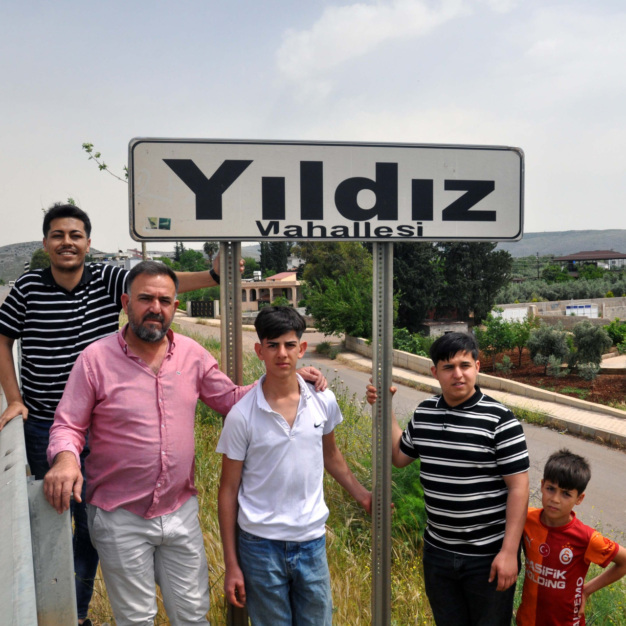 Öğretmenler ve imam hariç herkesin soyadı Yıldız!