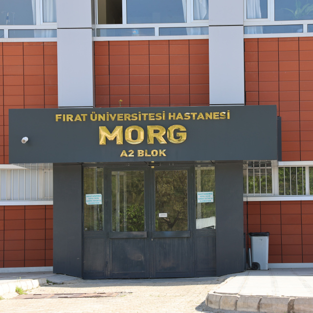 Üzerine beton blok düştü! Feci ölüm!