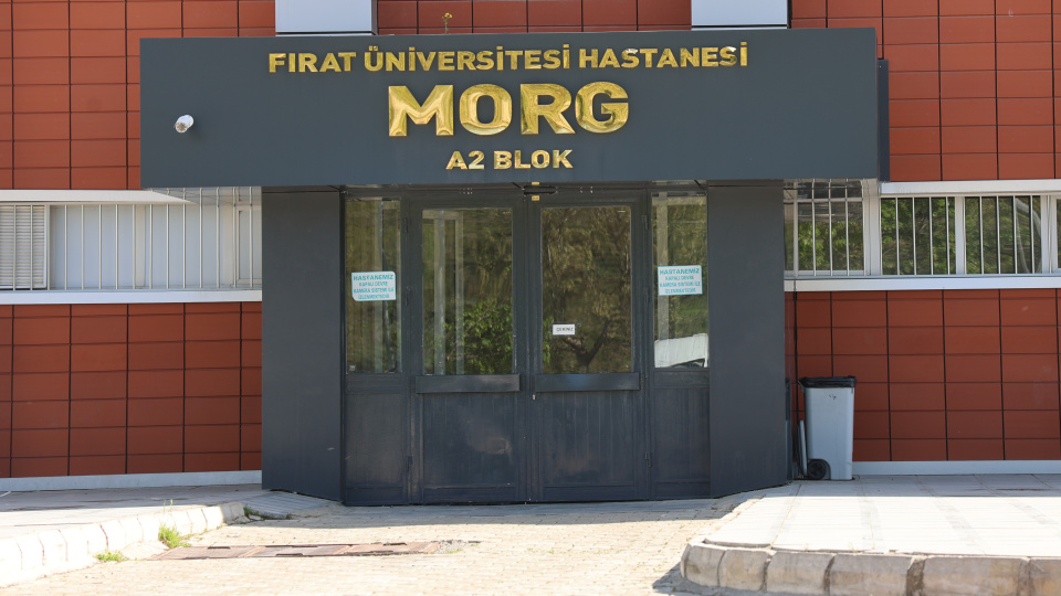 Üzerine beton blok düştü! Feci ölüm!