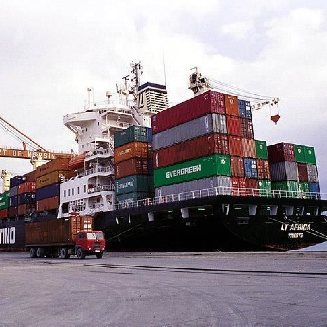 Son 9 ayın en düşük dış ticaret açığı
