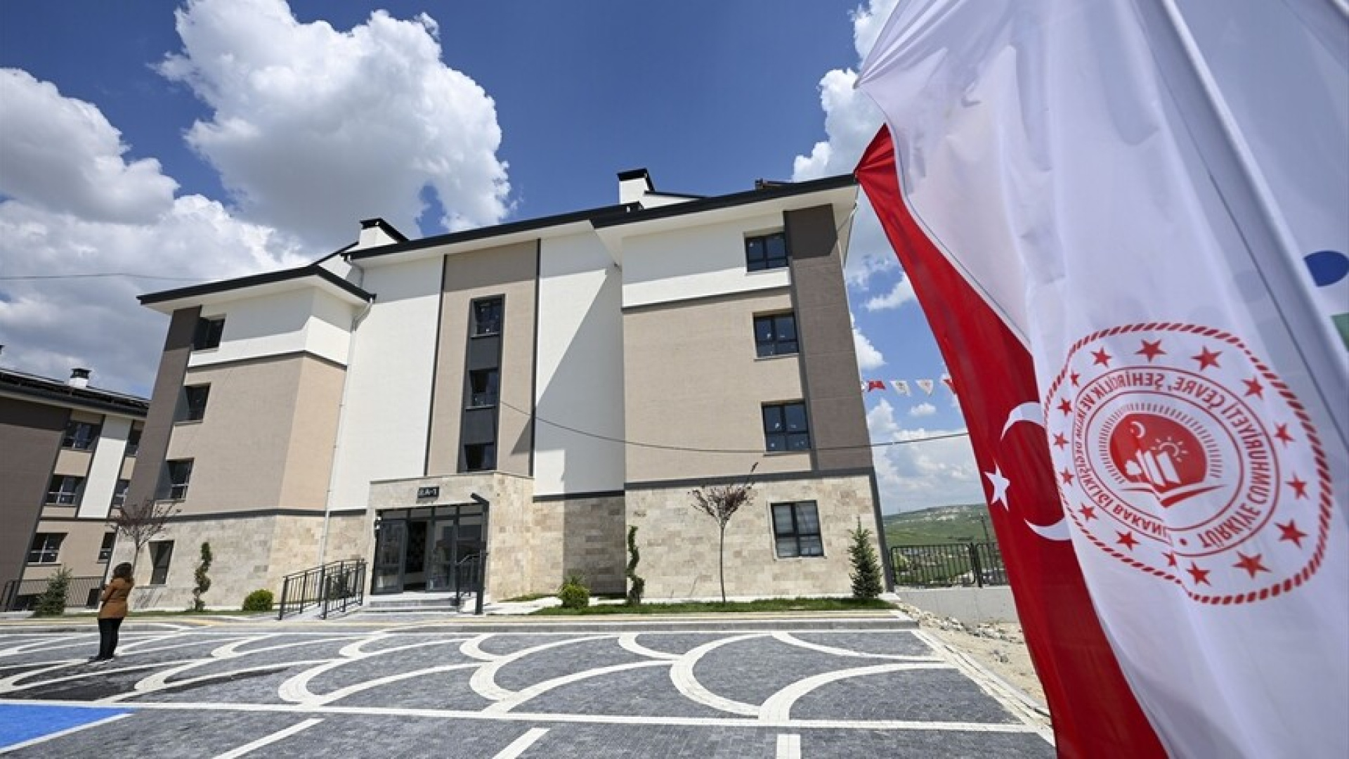 TOKİ'nin 64 ilde satışa sunacağı 20 bin konut için örnek daire görüntülendi