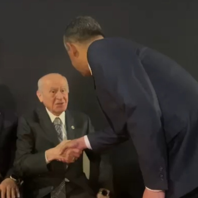 Bahçeli ile Özel tokalaştı