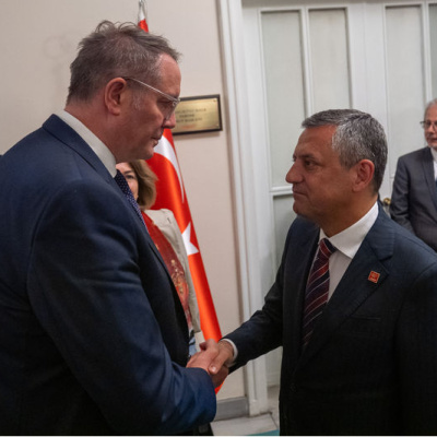 Özgür Özel, Alman SPD'li heyetle görüştü