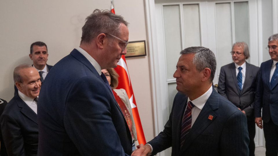 Özgür Özel, Alman SPD'li heyetle görüştü