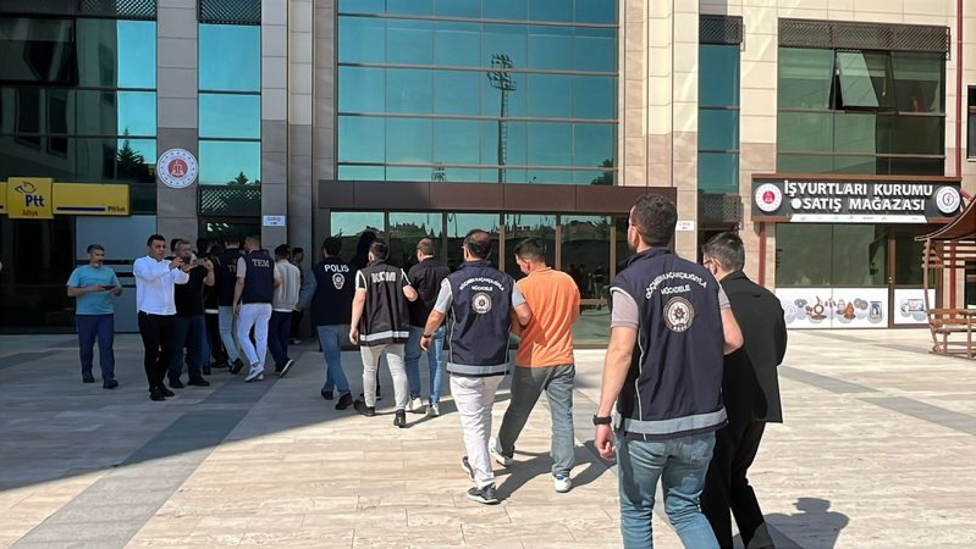 Son Dakika: 24 İlde Bahis Operasyonu, 80 Gözaltı ve 350 Milyon Liralık El Koyma