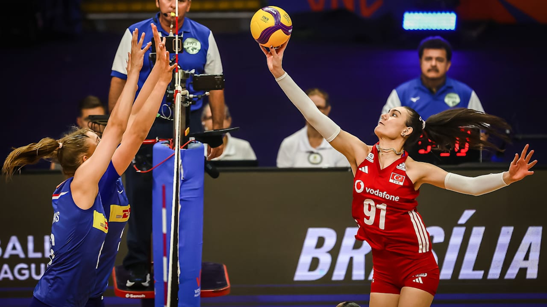 Filenin Sultanları Hollanda'ya 3-0 Mağlup Oldu