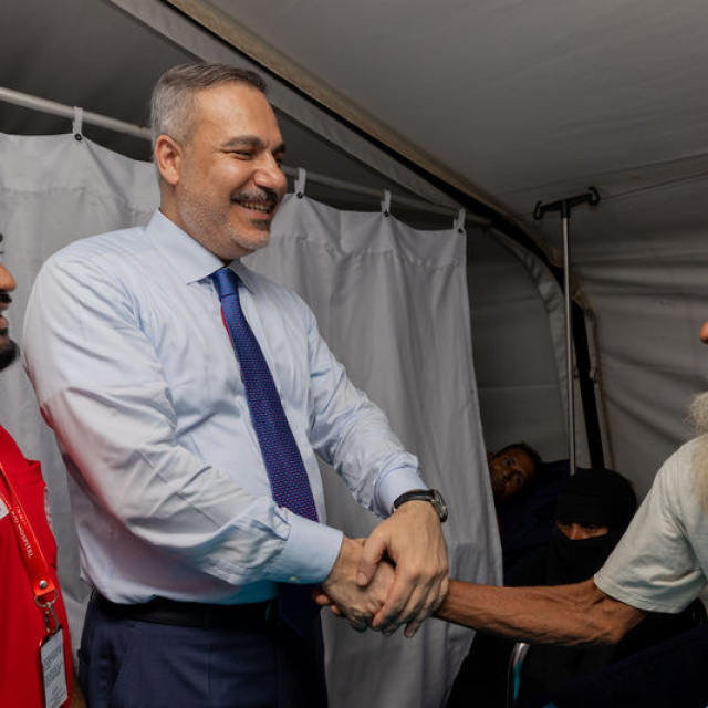 Bakan Fidan, Türk Sahra Hastanesi'ni ziyaret etti