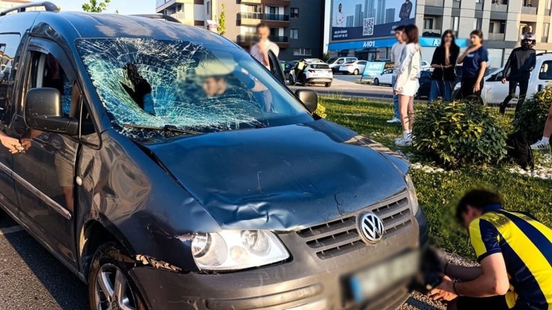 Tekirdağ Çerkezköy'de elektrikli bisiklete çarpan hafif ticari araç yabancı uyruklu kadının ölümüne neden oldu