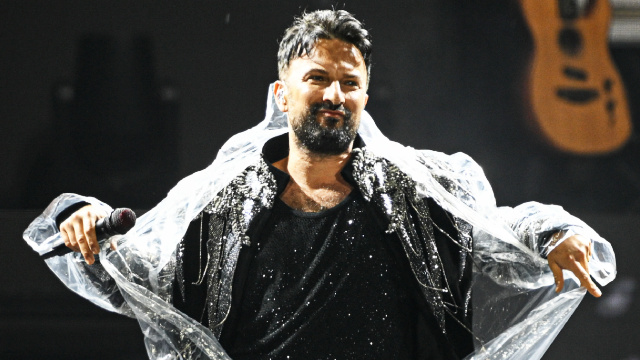 Tarkan'dan yağmur altında konser