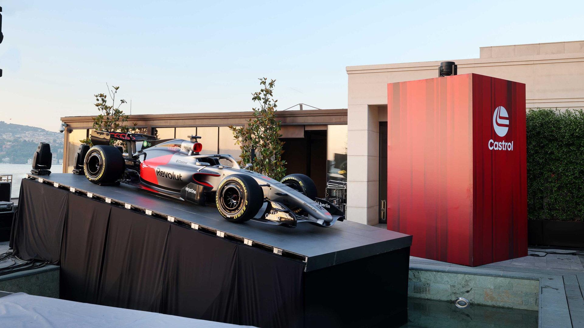 Audi'nin Formula 1 Aracı R26 Showcar İstanbul'da Tanıtıldı