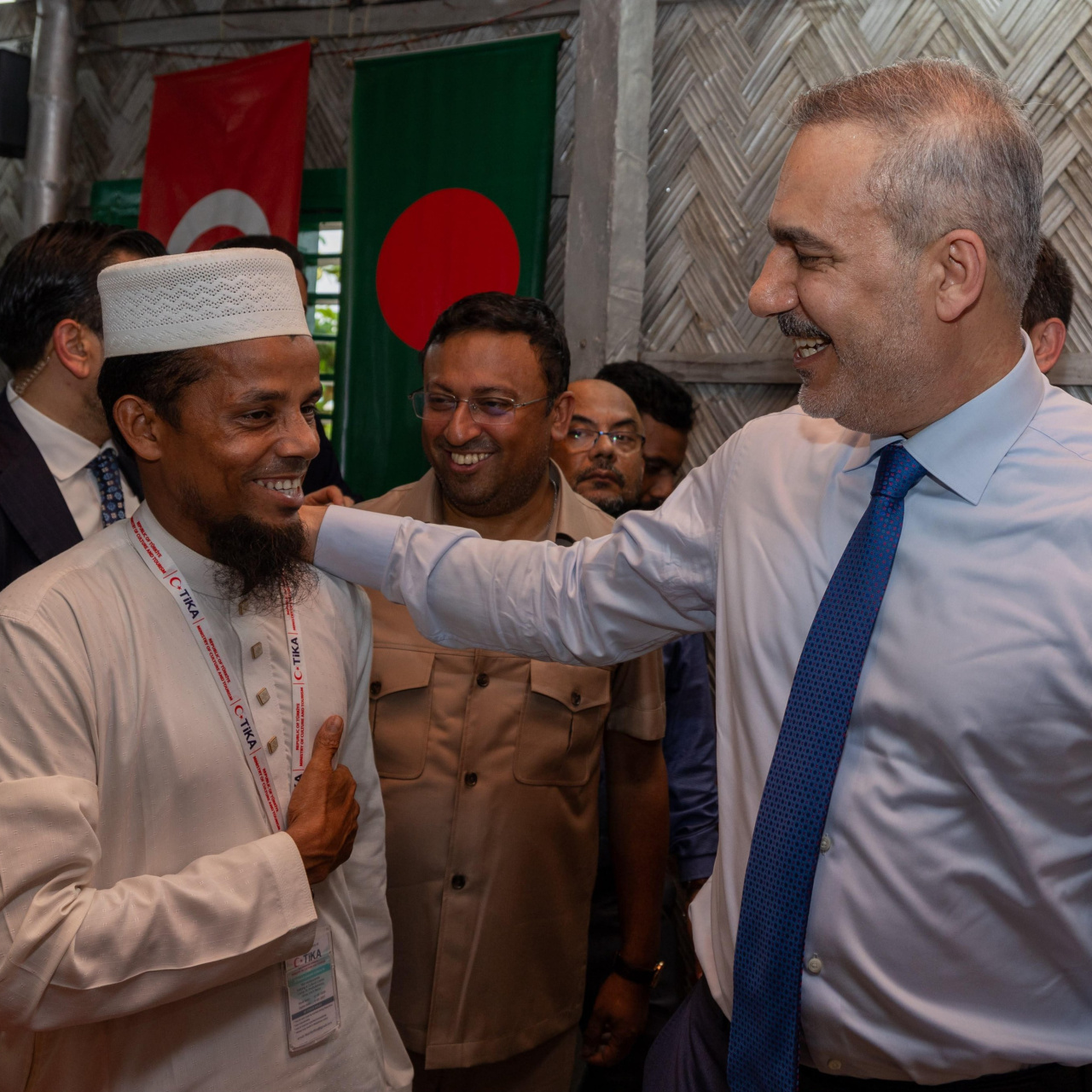 "Bangladeşli kardeşlerimize destek olmaya devam edeceğiz"