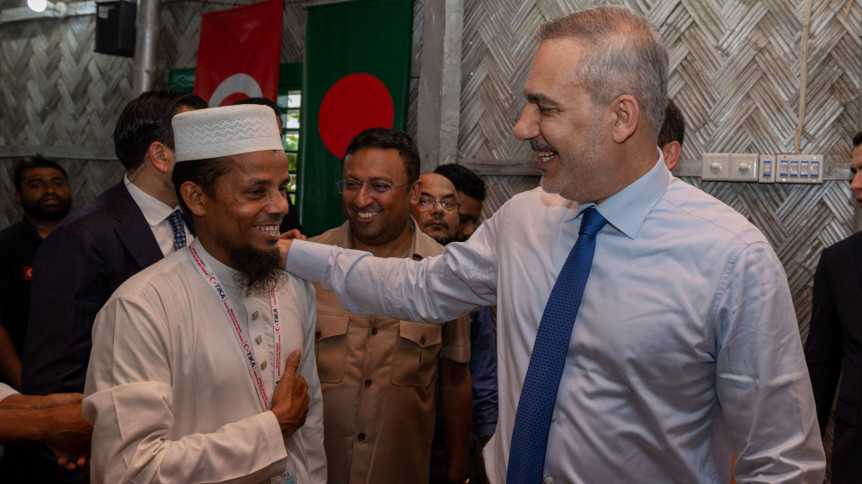 "Bangladeşli kardeşlerimize destek olmaya devam edeceğiz"