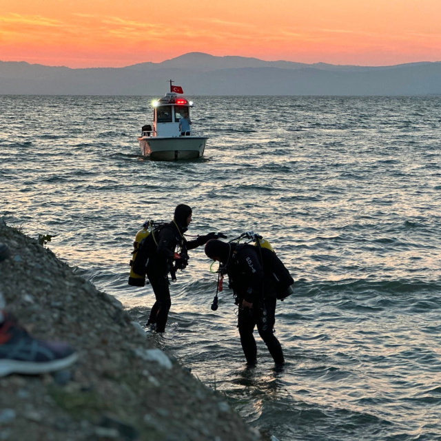 Oğlunu kurtarmak isterken canından oldu