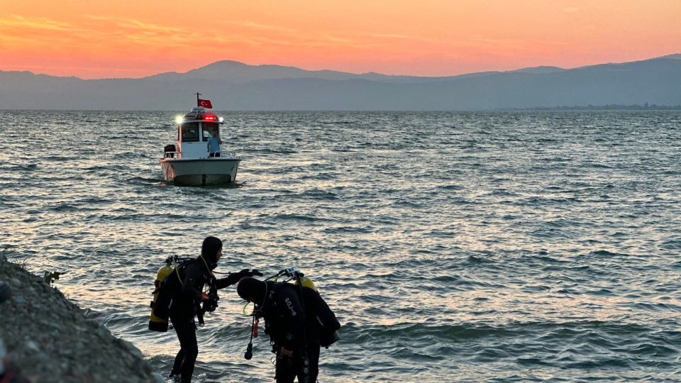 Oğlunu kurtarmak isterken canından oldu