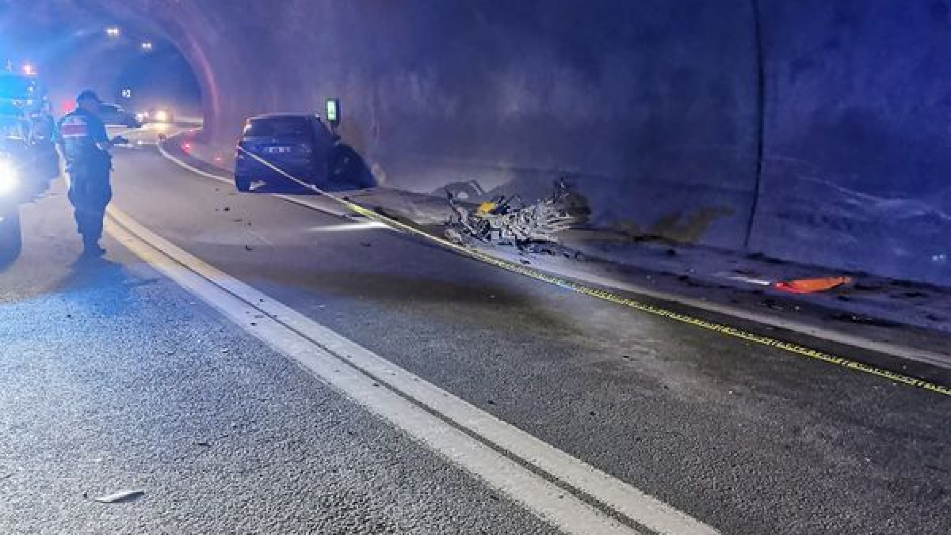 Artvin'de tünelde otomobil motosiklet çarpıştı: 1 ölü, 2 yaralı