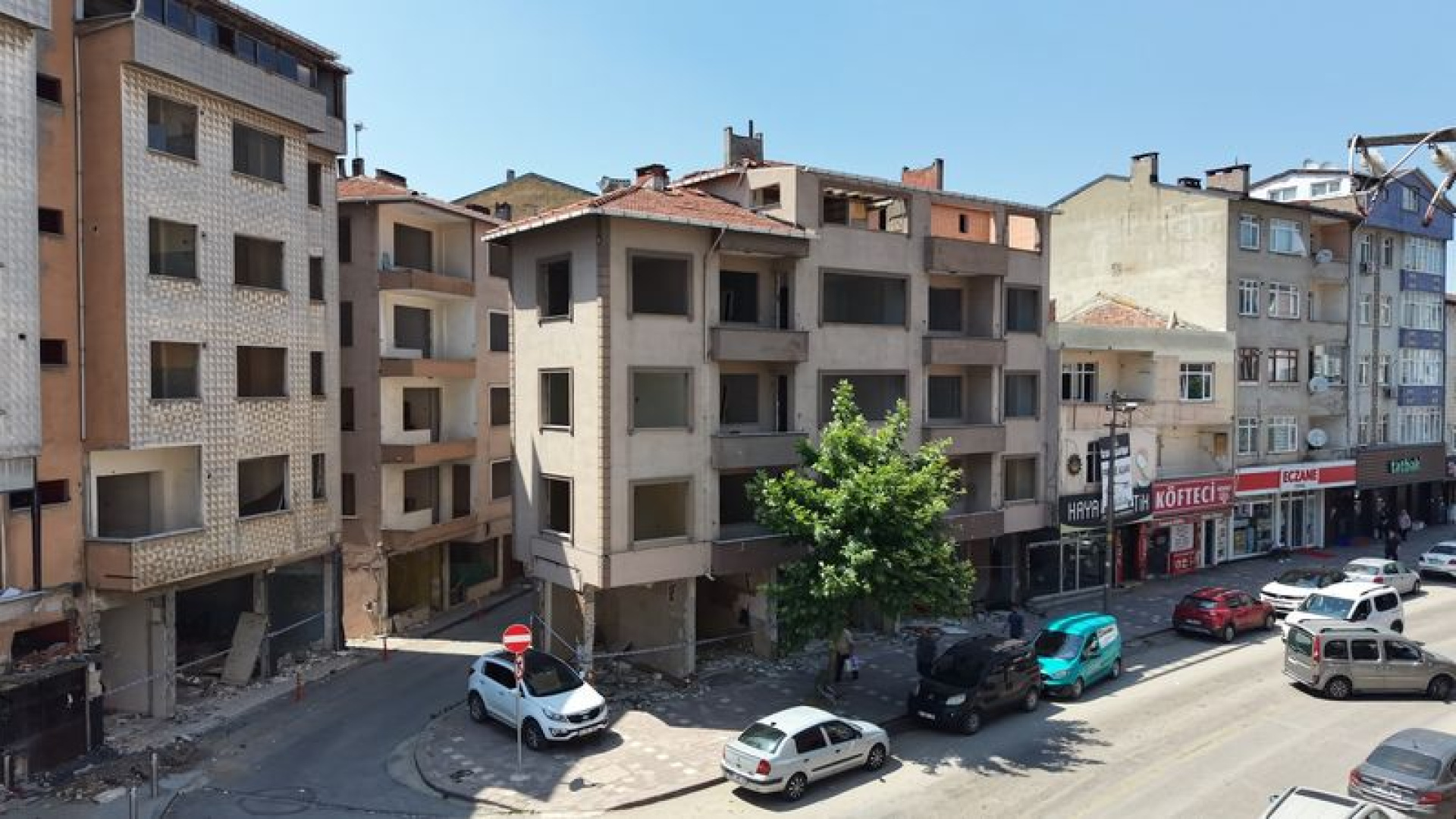 Kocaeli Gebze'de 22 riskli bina yerinde dönüştürülecek: İlk yıkım yapıldı
