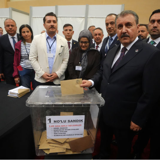 Destici yeniden genel başkan