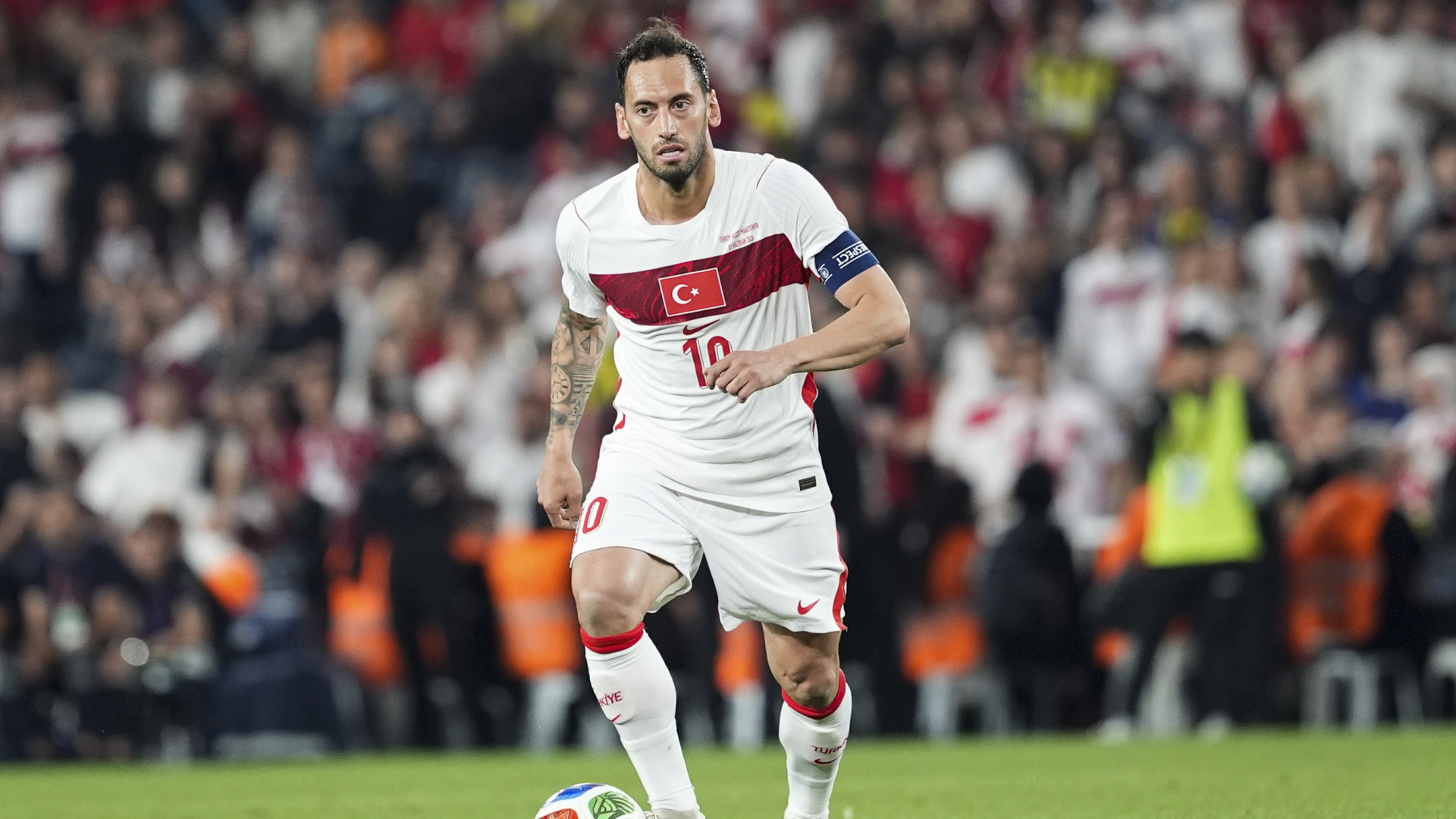 Inter'den Hakan Çalhanoğlu açıklaması: Takımda tutmak istiyoruz