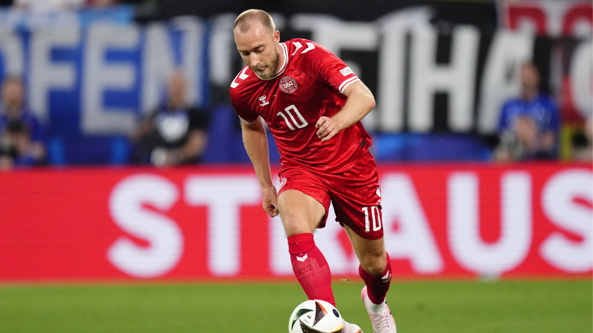 Christian Eriksen maçta bayıldı! EURO 2020'de kalbi durmuştu