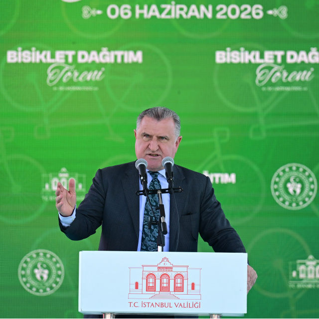 Bakan Bak'tan Aziz Yıldırım'a tebrik