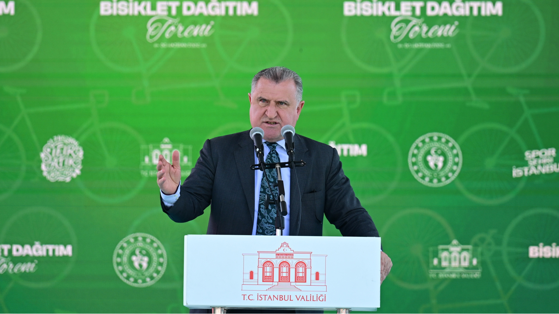 Bakan Osman Aşkın Bak'tan Aziz Yıldırım'a Tebrik Mesajı