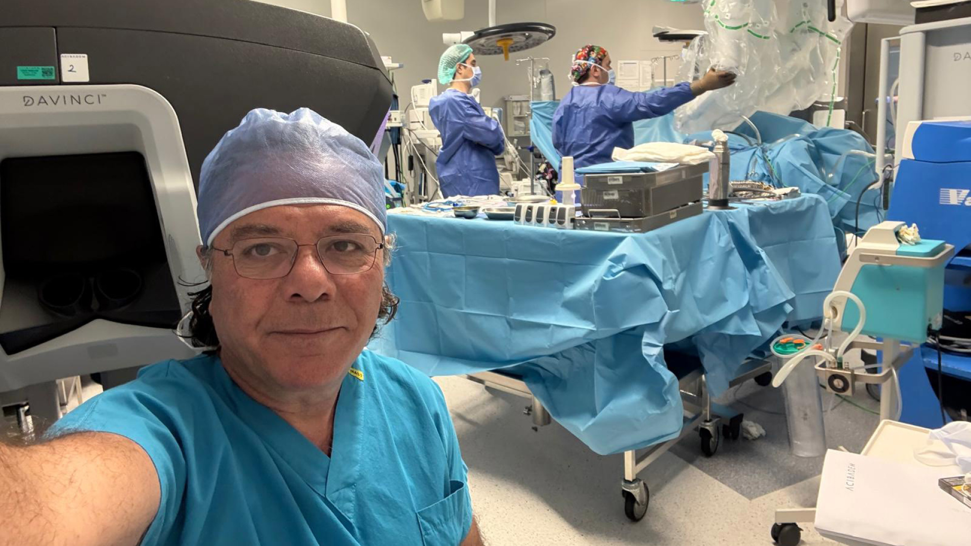Prof. Dr. Oktar Asoğlu, İngiltere'de canlı robotik kanser ameliyatı yapacak
