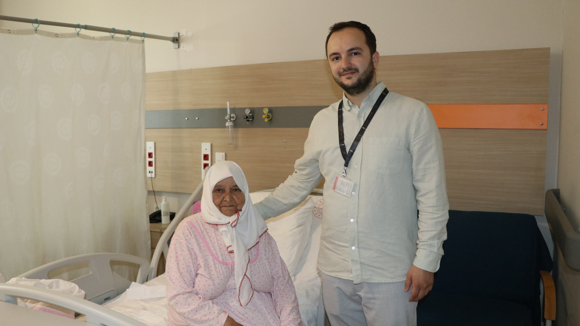 76 yaşındaki Nimet Gürkan'ın safra kesesinden 3 binin üzerinde taş çıktı