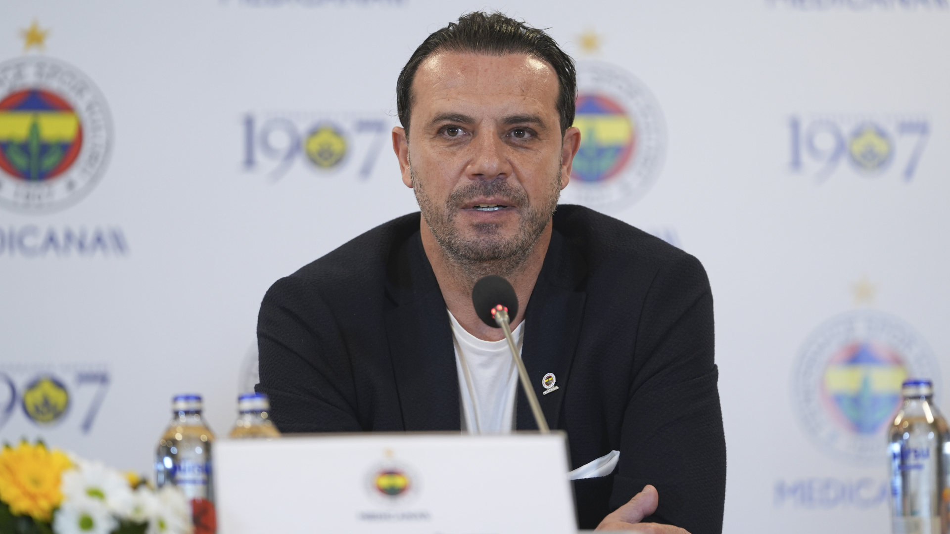 Fenerbahçe'de Voleybol Şube Direktörü Soner Erdoğmuş ile Yollar Ayrıldı