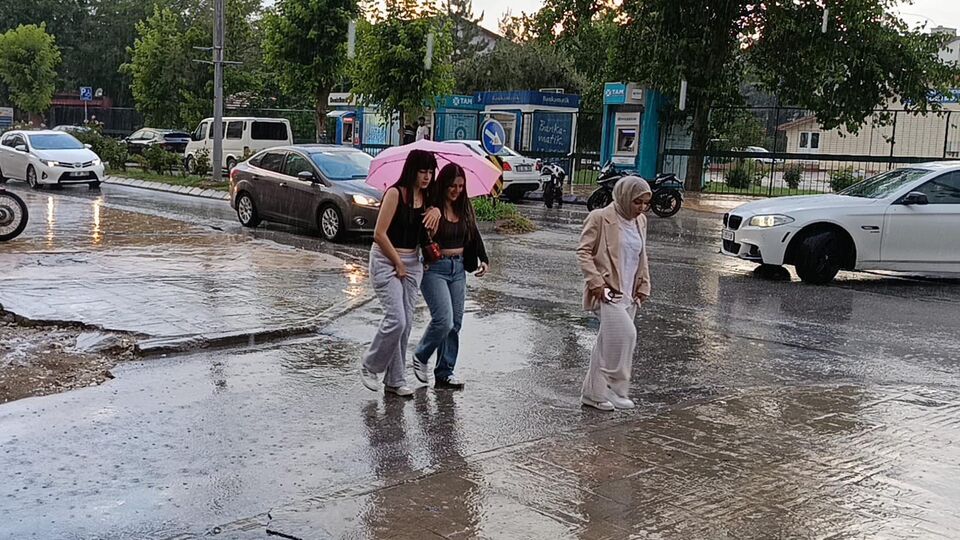 Sağanak yağmur alarmı! Sel ve su baskınları uyarısı