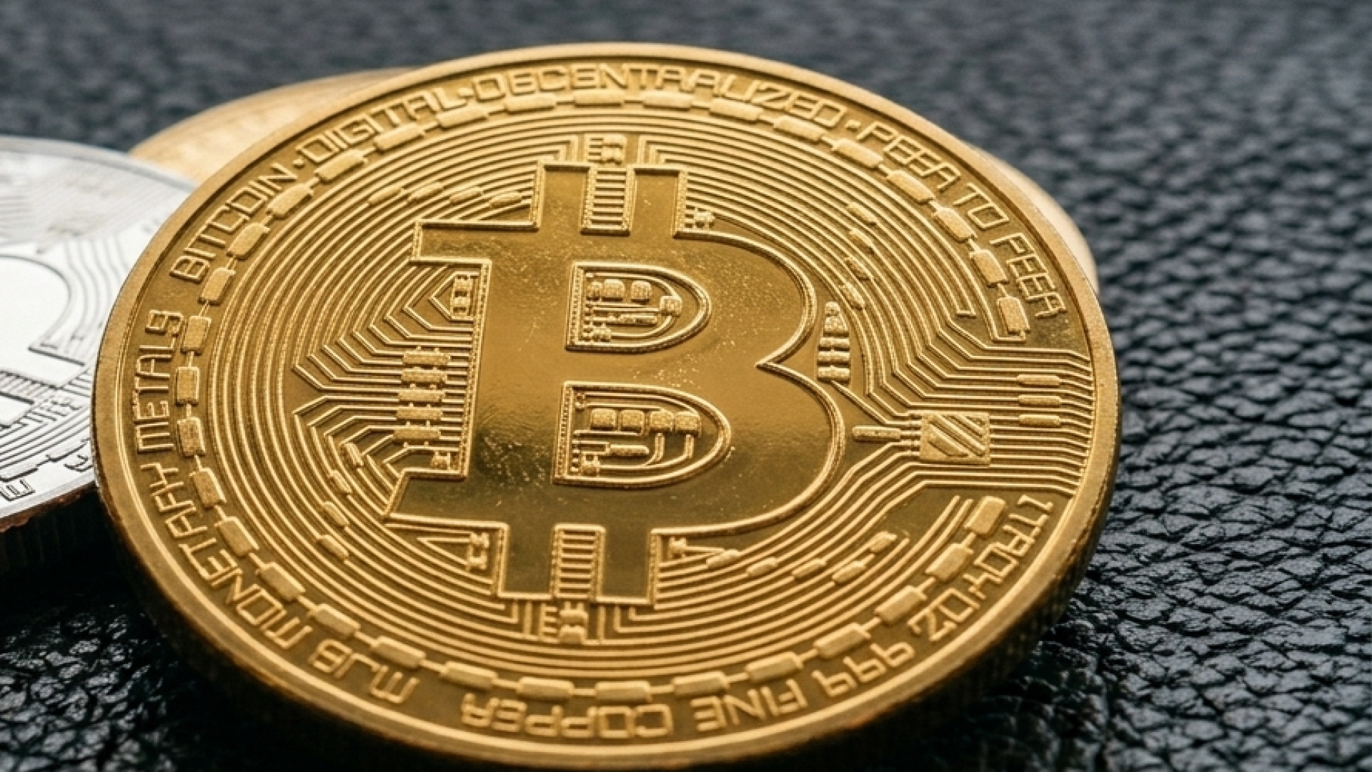 Bitcoin zirveden yarı yarıya düştü: Yatırımcı alternatiflere koştu