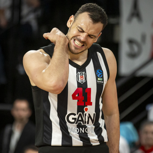 Beşiktaş GAİN'de Zizic ameliyat edildi!