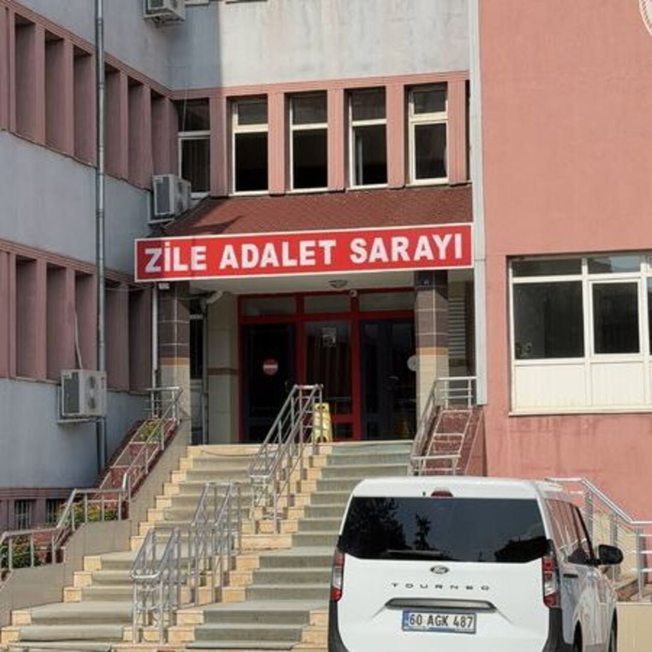 Genç kadın ölü bulundu! Annesi ve 2 kız kardeşi tutuklandı!