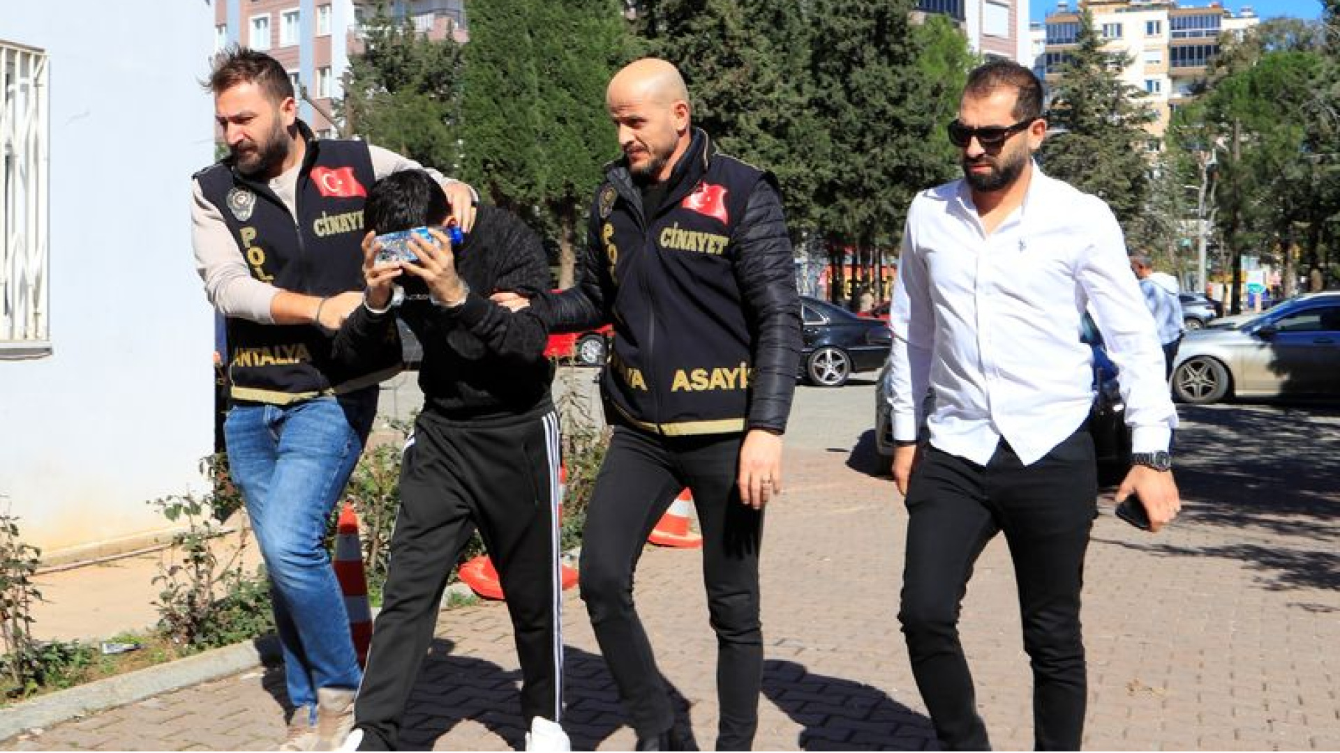 Antalya'da hamile eşini vuran koca: Psikiyatrik ilaç kullanıyordum
