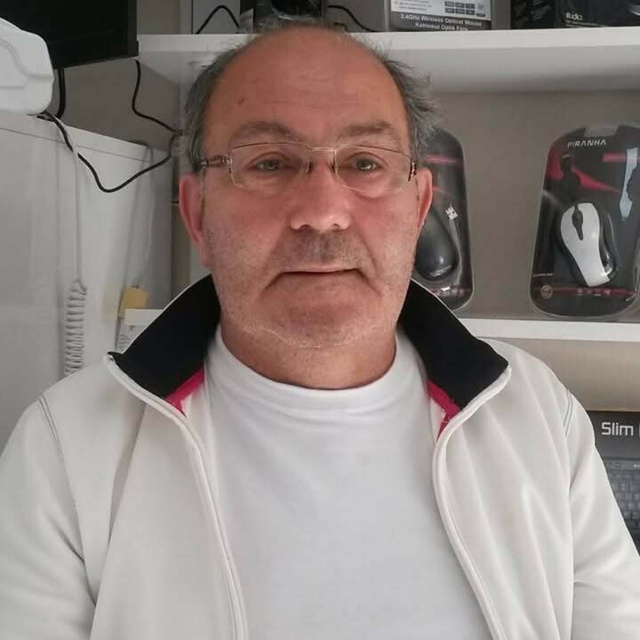 Modacı evinde ölü bulundu