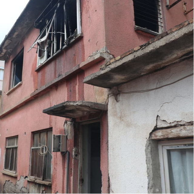 Antalya'da korkutan ev yangını