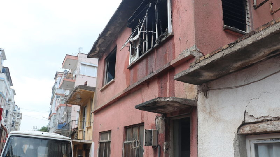 Antalya'da korkutan ev yangını