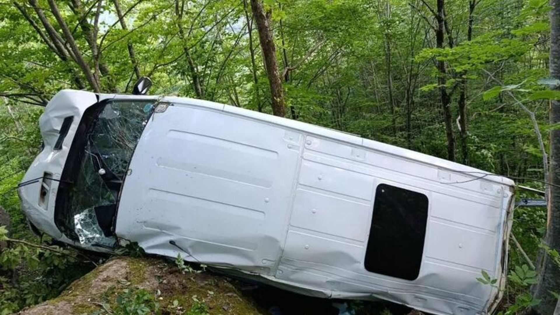 Ordu'da Minibüs Şarampole Yuvarlandı: 11 Yaralı