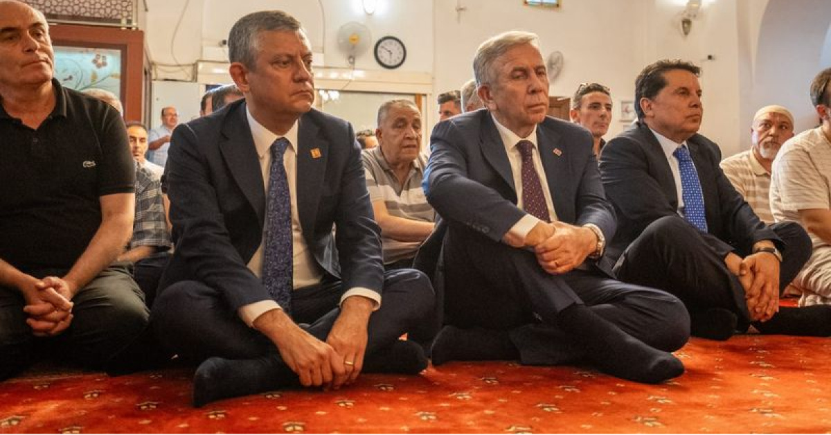 Ferdi Zeyrek'in Mevlit Programına Katılan Özgür Özel ve Mansur Yavaş