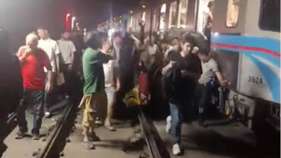 Yangın tramvay seferlerini durdurdu
