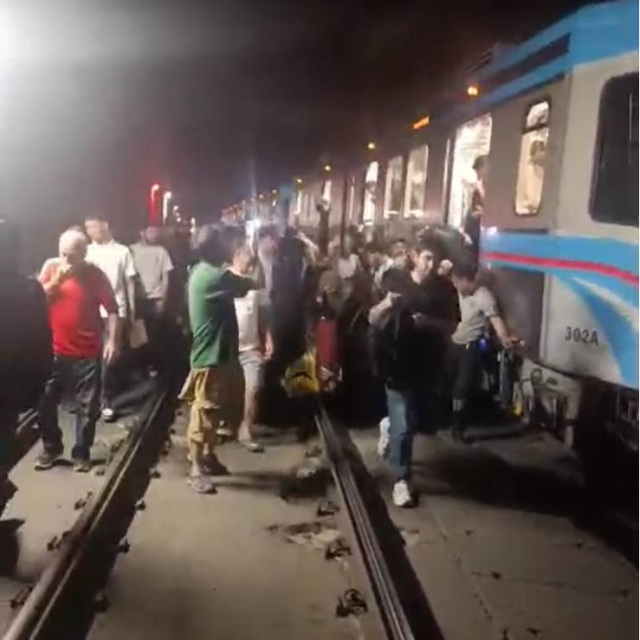 Yangın tramvay seferlerini durdurdu