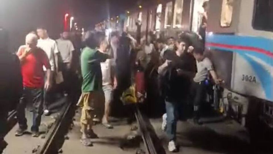 Yangın tramvay seferlerini durdurdu
