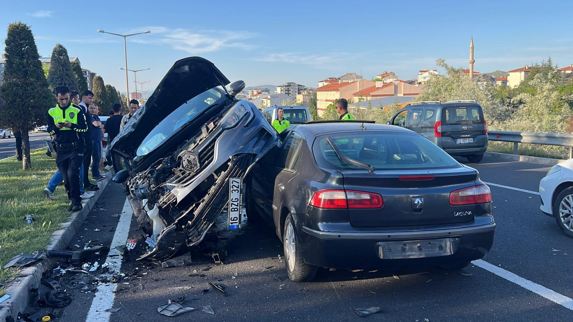 Nevşehir'de Zincirleme Trafik Kazası: 5 Yaralı