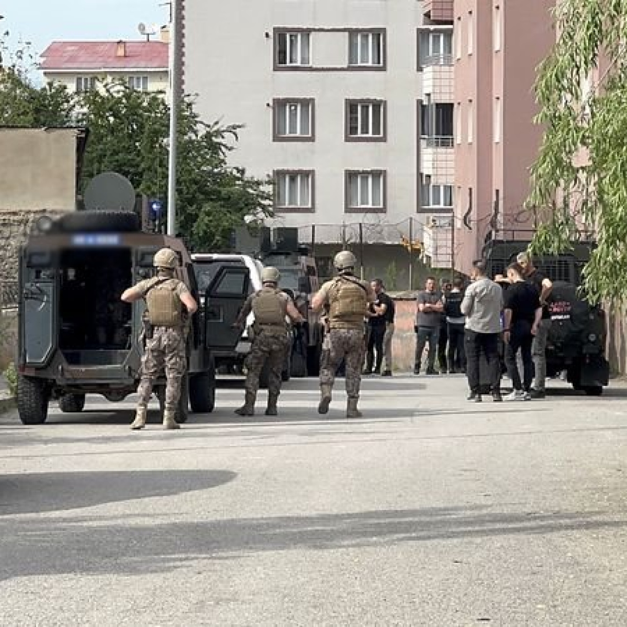 Kardeşini ve polisi yaralayan şüpheli etkisiz hale getirildi