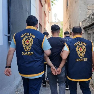Silah teşhirine 14 gözaltı