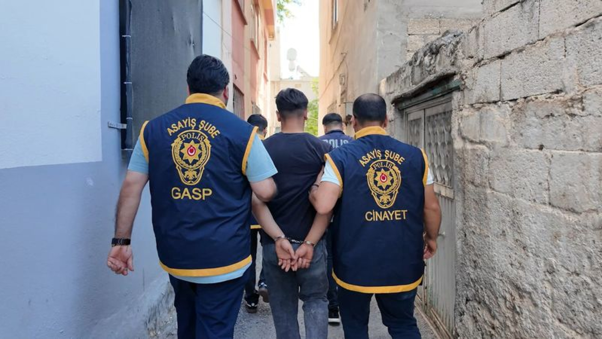 Adıyaman'da silah teşhirine 14 gözaltı