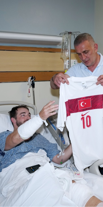 Hacıosmanoğlu kaza geçiren polisi ziyaret etti