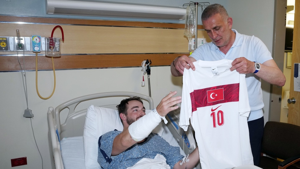 Hacıosmanoğlu kaza geçiren polisi ziyaret etti