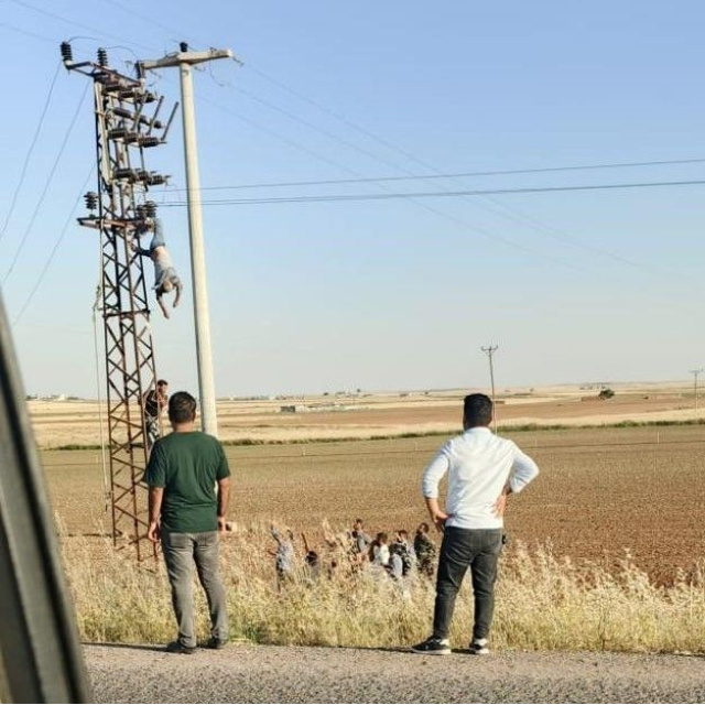 Akıma kapıldığı direkte asılı kaldı!
