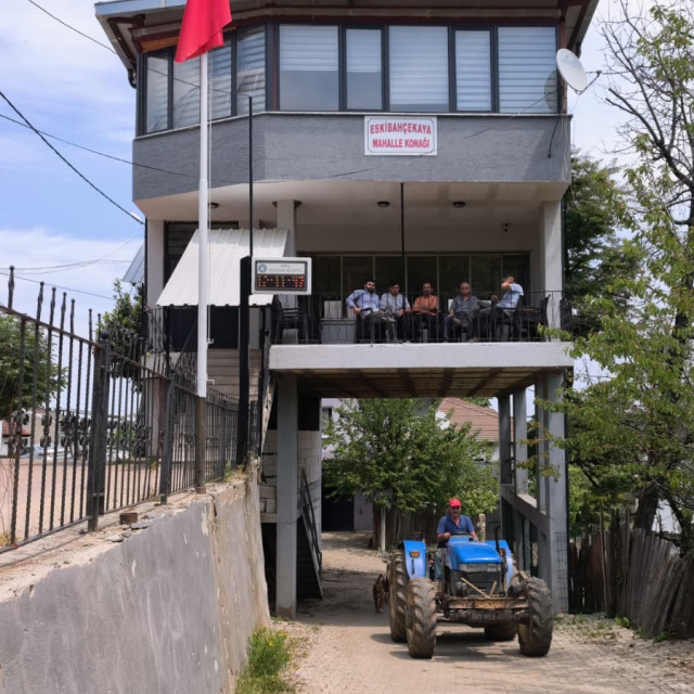 Altı yol, üstü mahalle konağı!